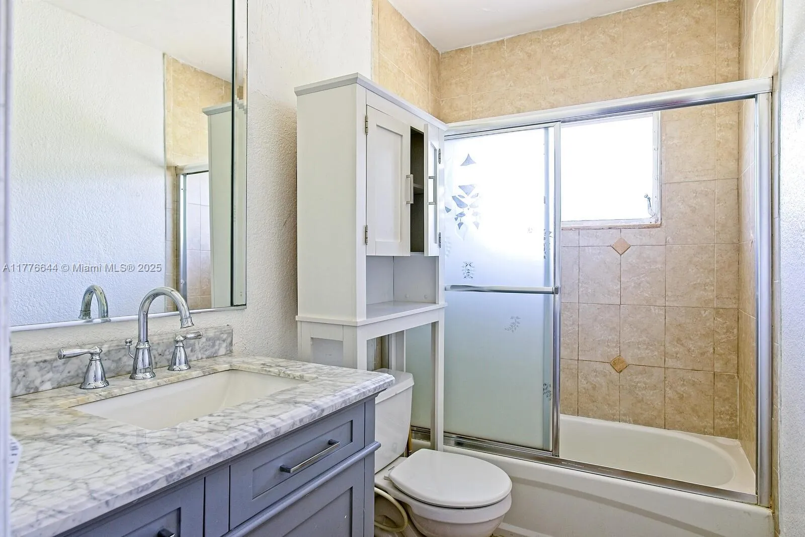 Miami, Florida 33156, United States, 2 Bedrooms Bedrooms, ,1 BathroomBathrooms,Residential,Pending,101224