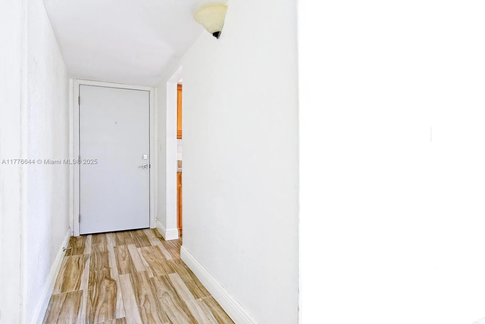 Miami, Florida 33156, United States, 2 Bedrooms Bedrooms, ,1 BathroomBathrooms,Residential,Pending,101224