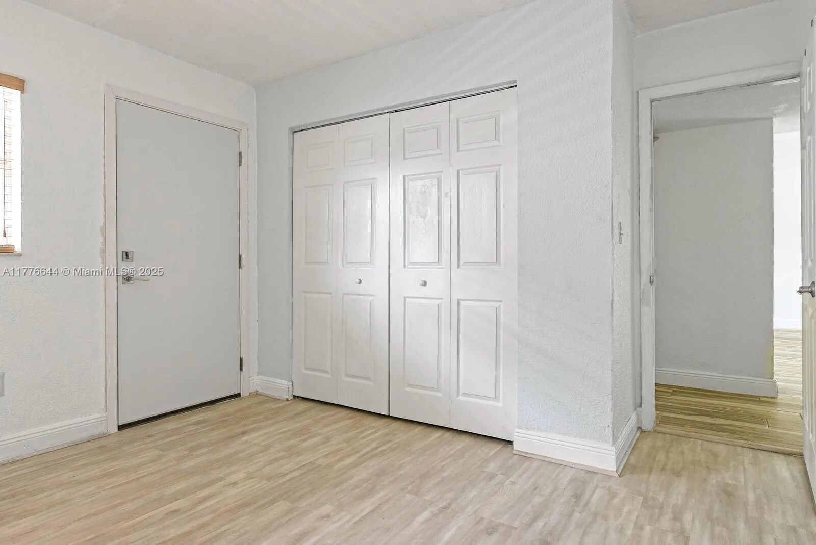 Miami, Florida 33156, United States, 2 Bedrooms Bedrooms, ,1 BathroomBathrooms,Residential,Pending,101224