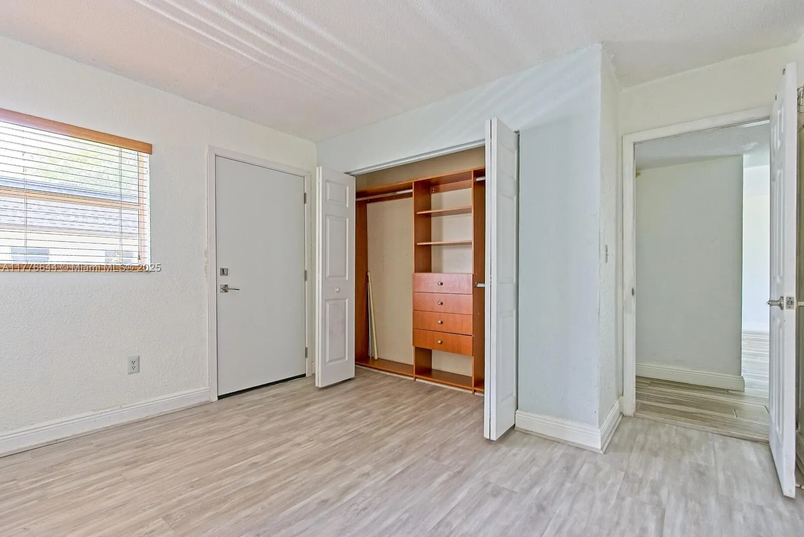 Miami, Florida 33156, United States, 2 Bedrooms Bedrooms, ,1 BathroomBathrooms,Residential,Pending,101224