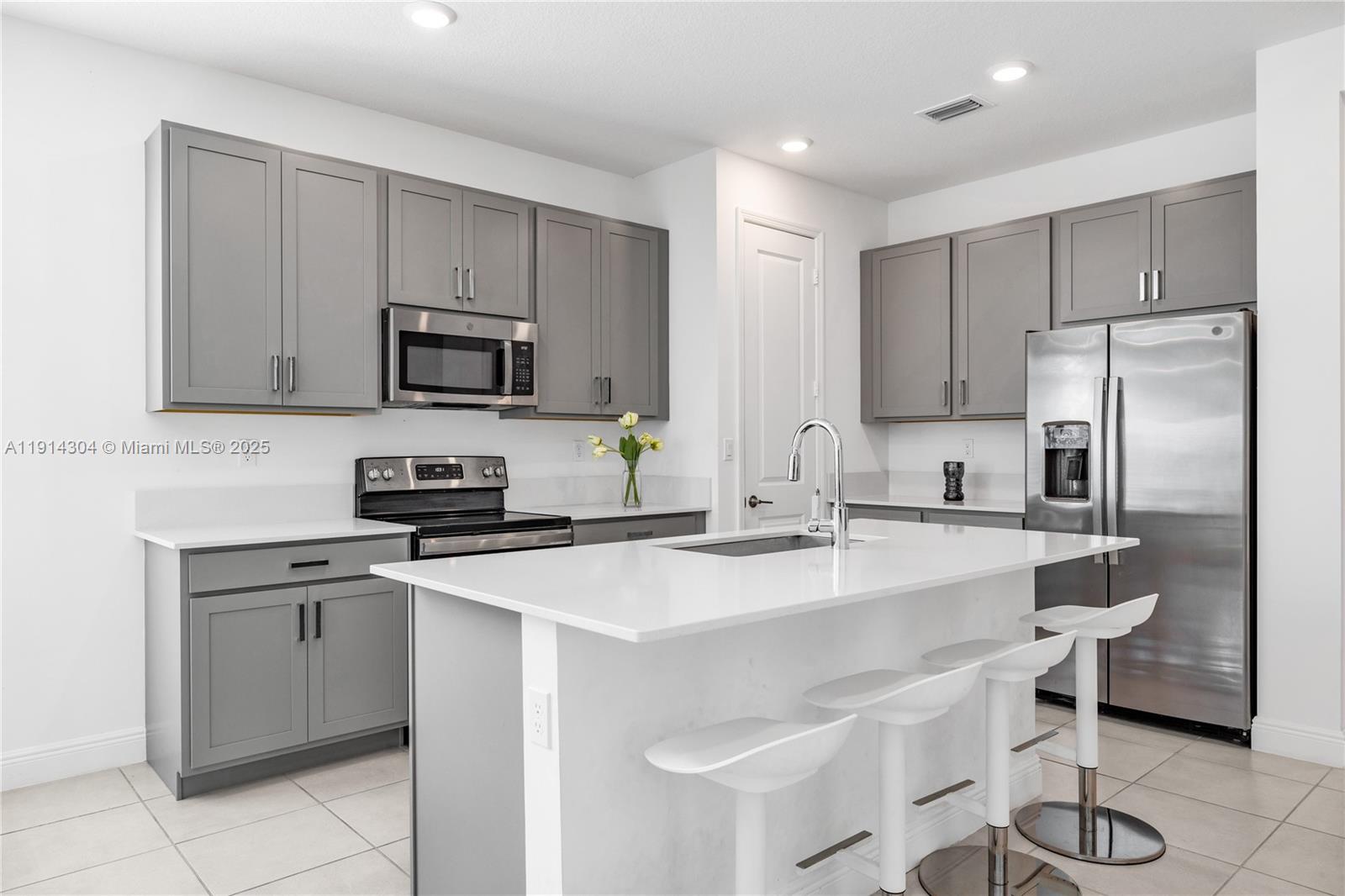 CRYSTAL LAKE 1ST SEC - Residential