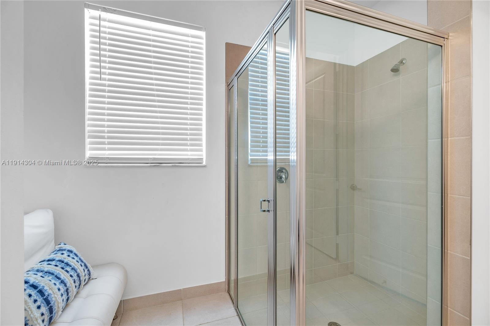 CRYSTAL LAKE 1ST SEC - Residential