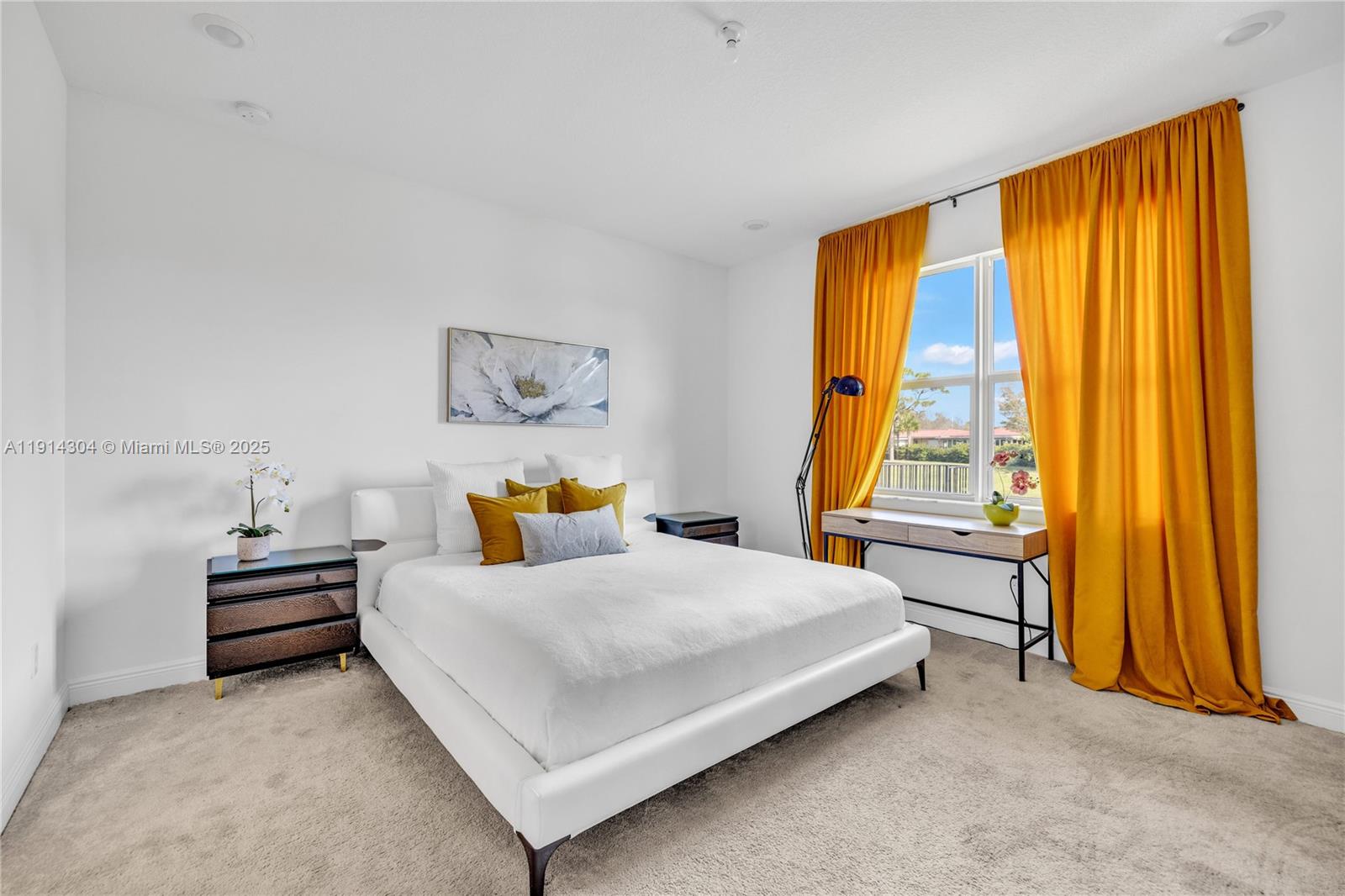 CRYSTAL LAKE 1ST SEC - Residential