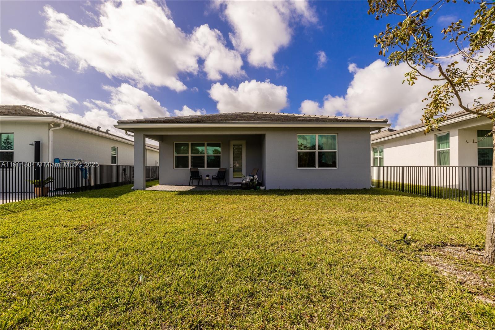 CRYSTAL LAKE 1ST SEC - Residential