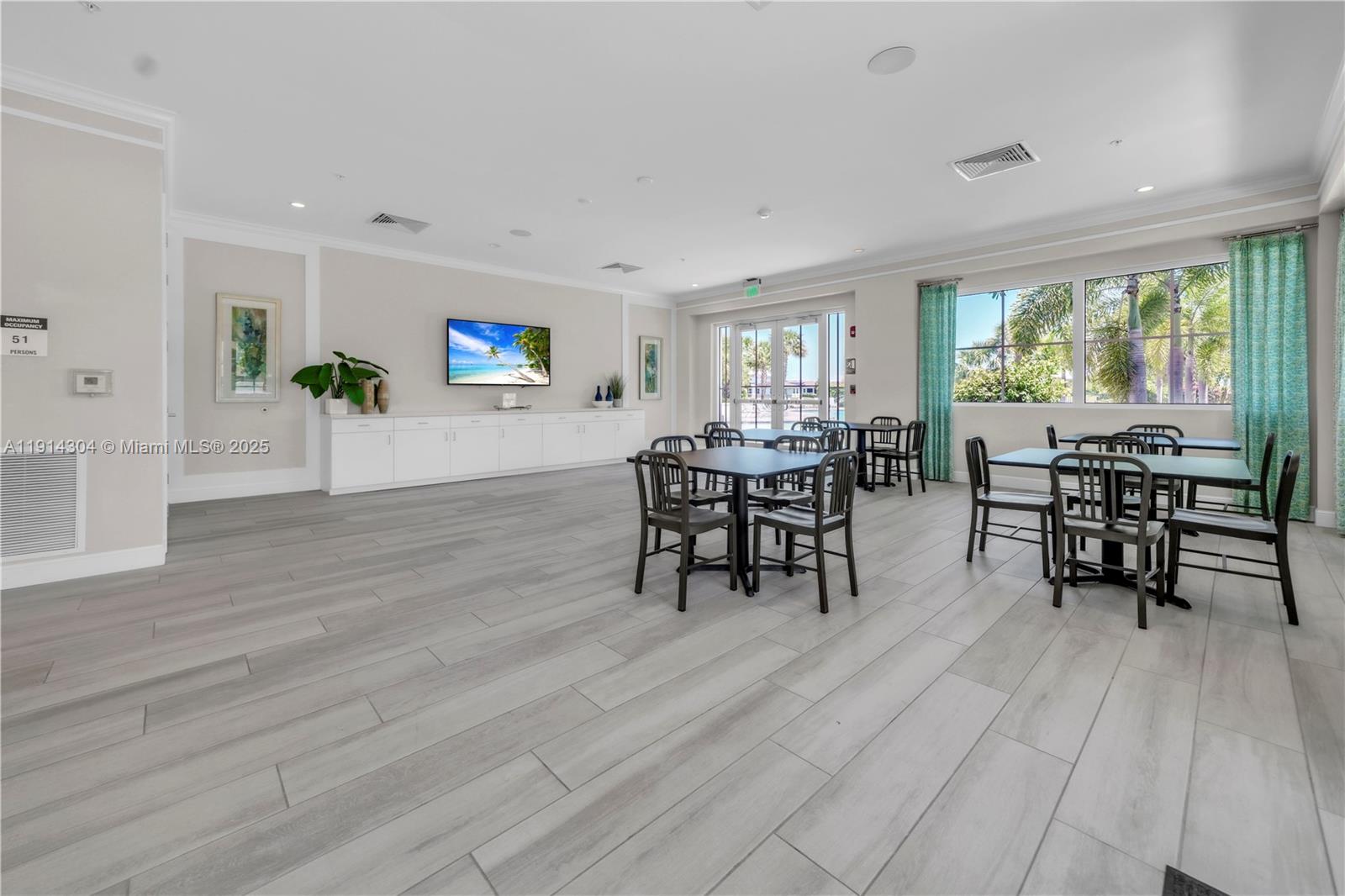 CRYSTAL LAKE 1ST SEC - Residential