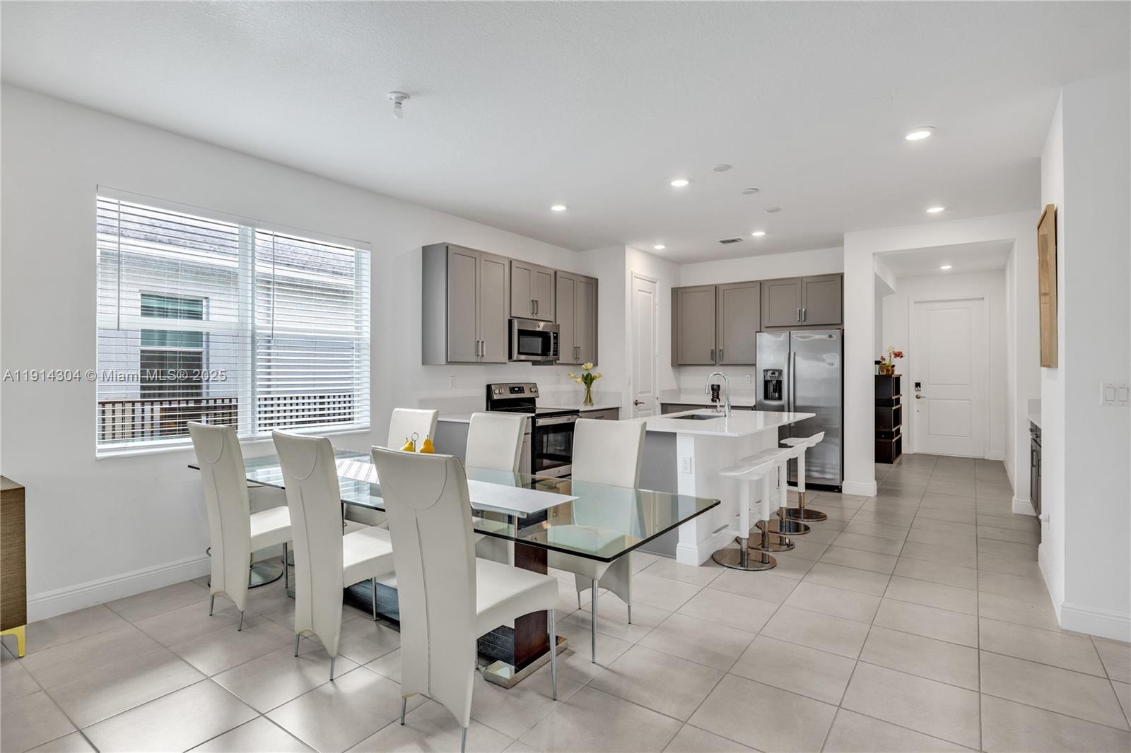 CRYSTAL LAKE 1ST SEC - Residential