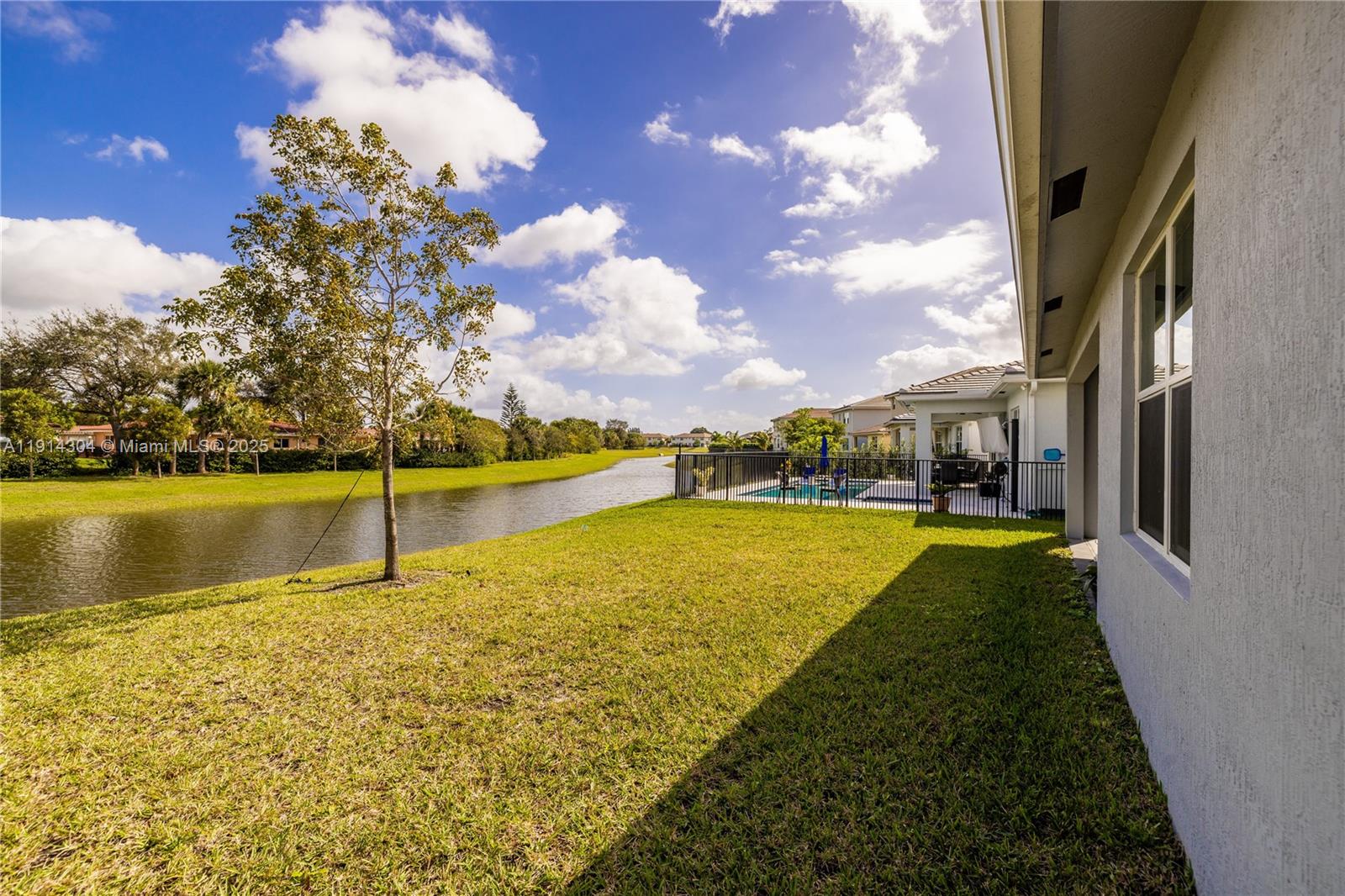 CRYSTAL LAKE 1ST SEC - Residential