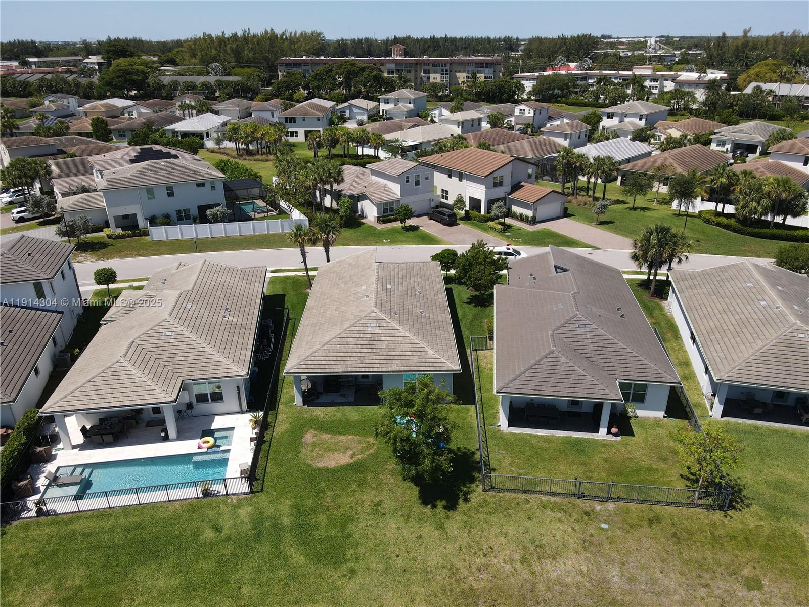 CRYSTAL LAKE 1ST SEC - Residential