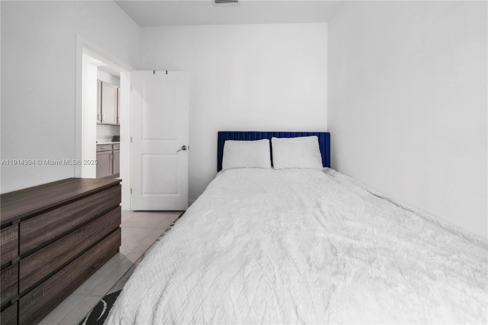 CRYSTAL LAKE 1ST SEC - Residential