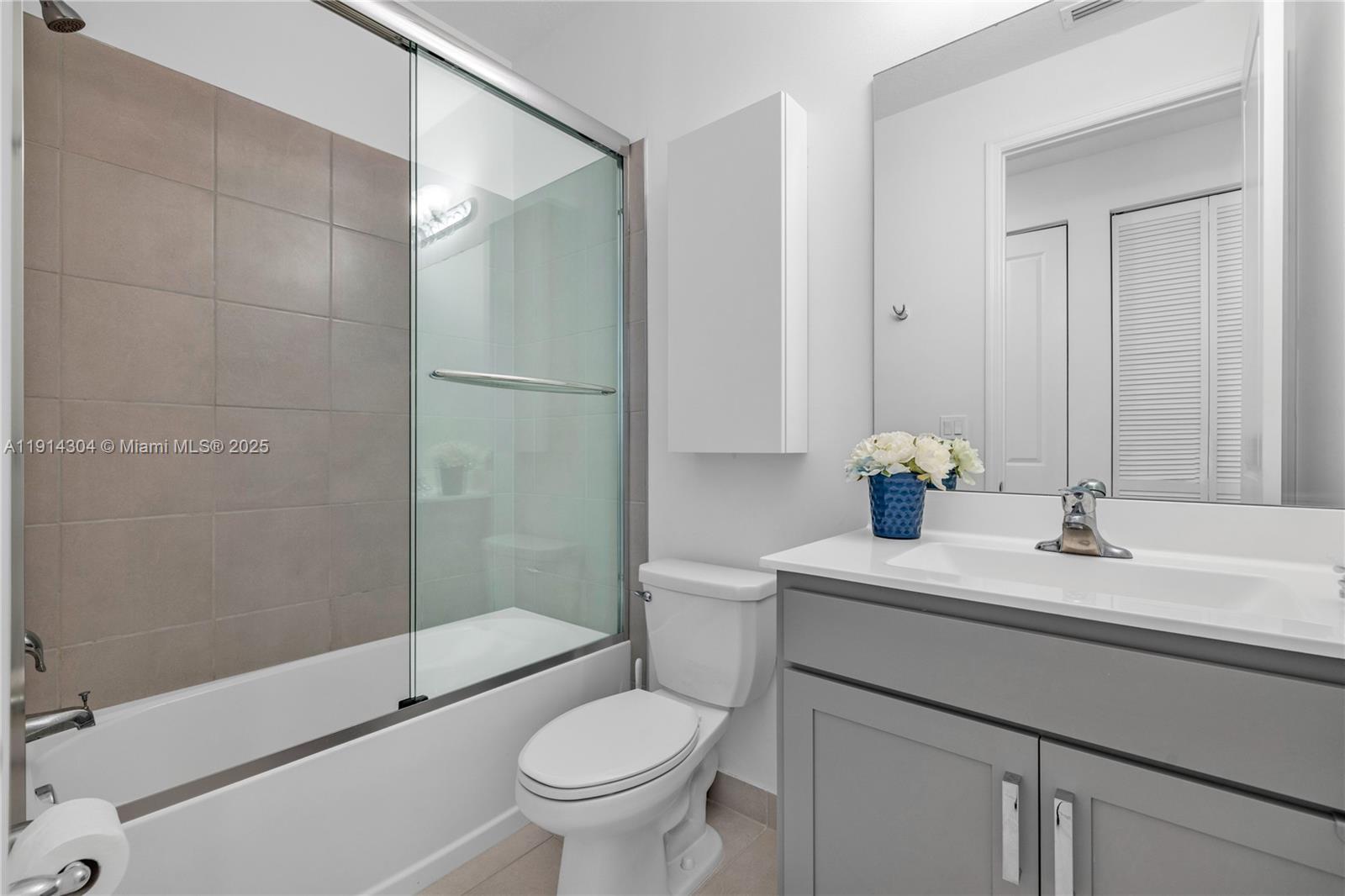 CRYSTAL LAKE 1ST SEC - Residential