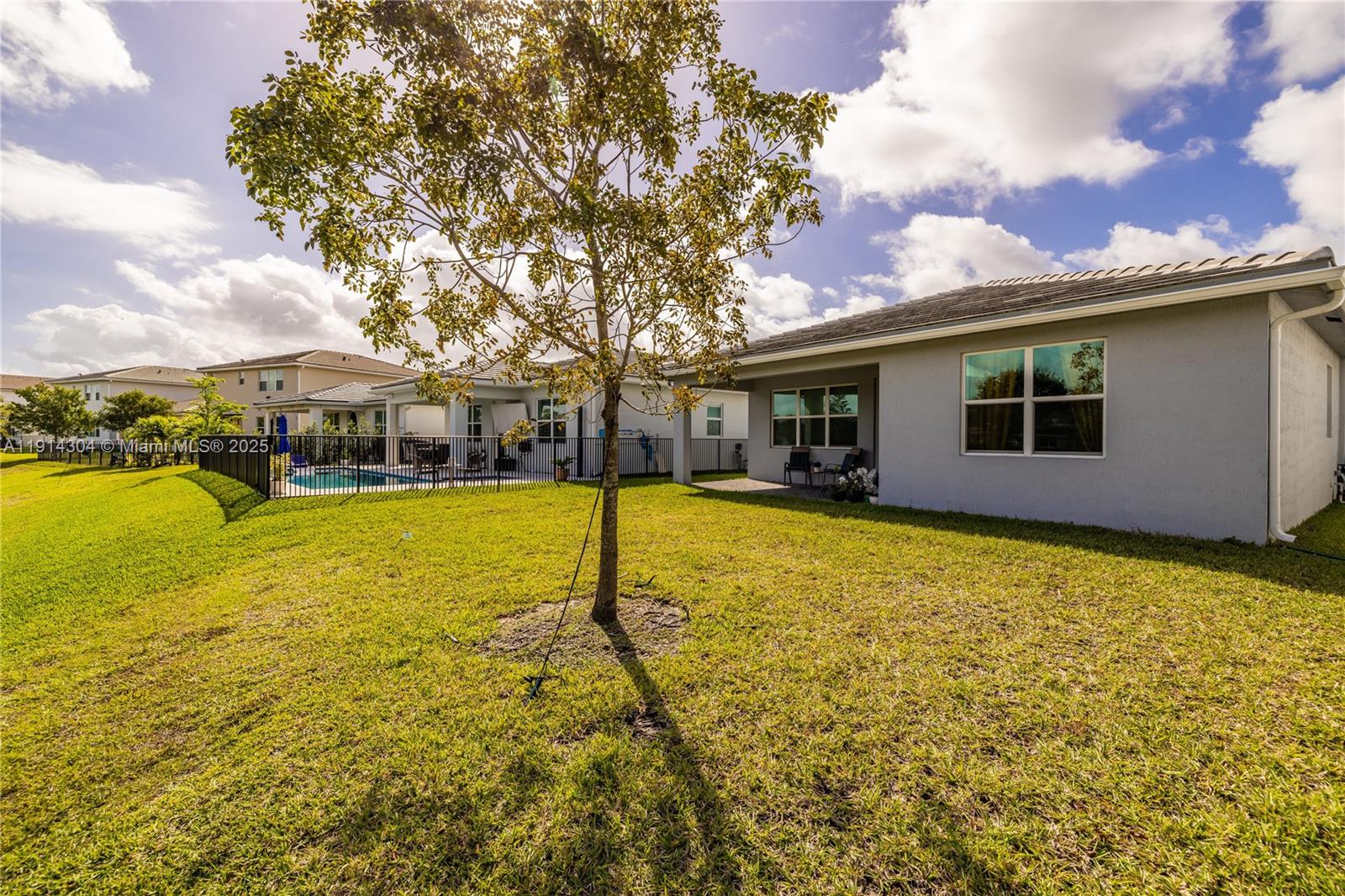 CRYSTAL LAKE 1ST SEC - Residential