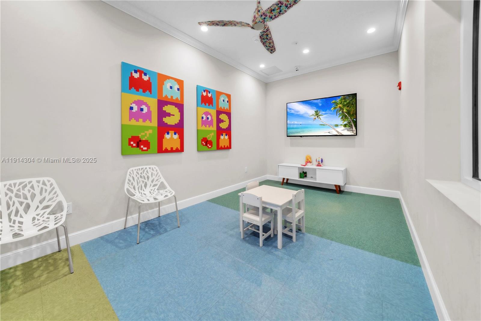 CRYSTAL LAKE 1ST SEC - Residential