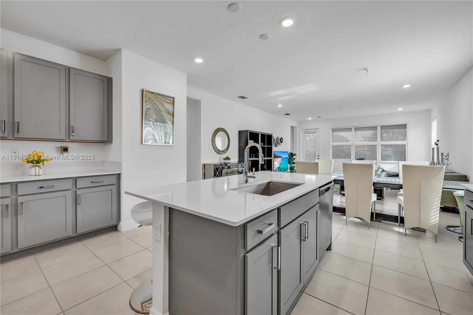 CRYSTAL LAKE 1ST SEC - Residential