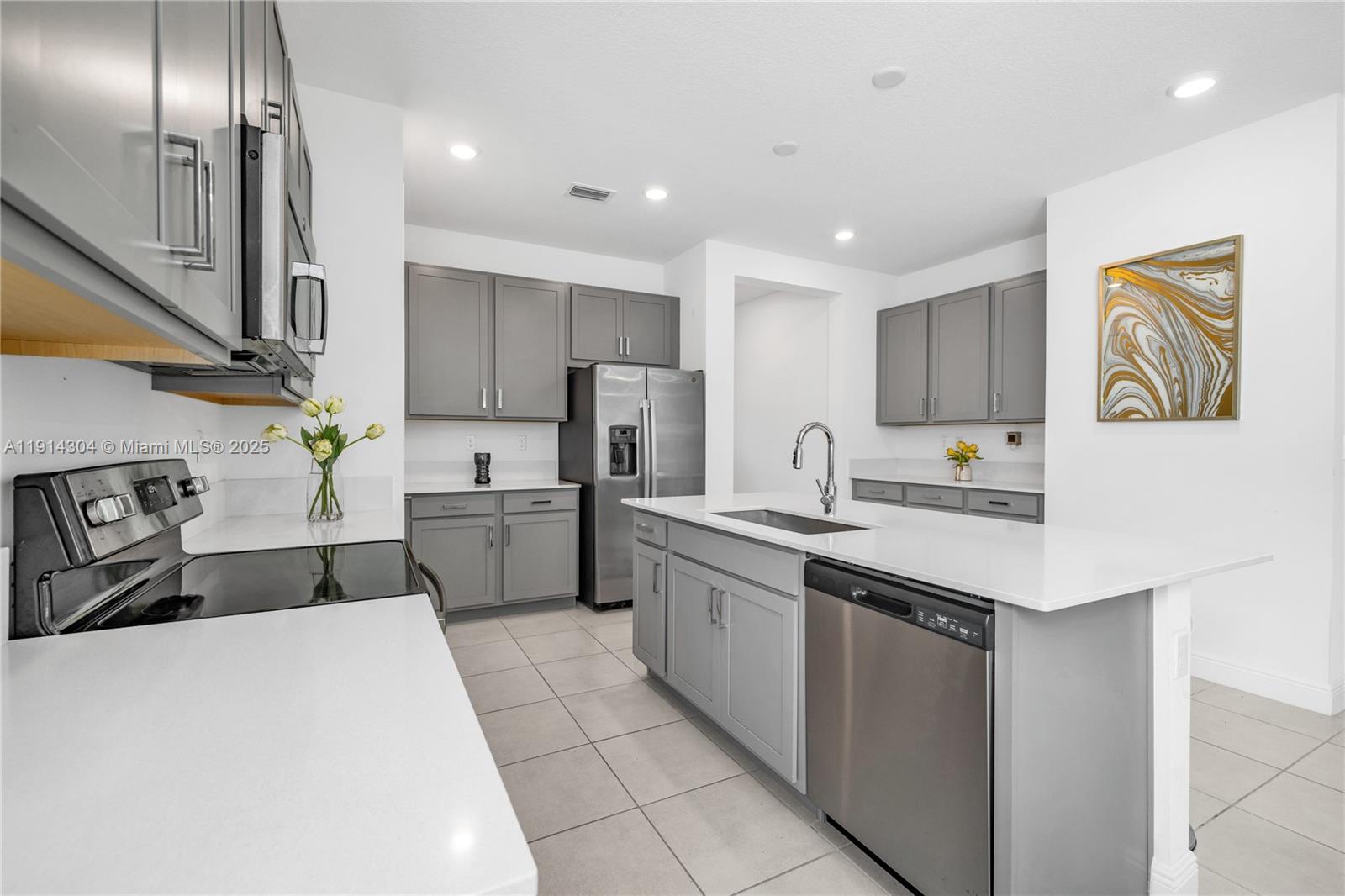 CRYSTAL LAKE 1ST SEC - Residential