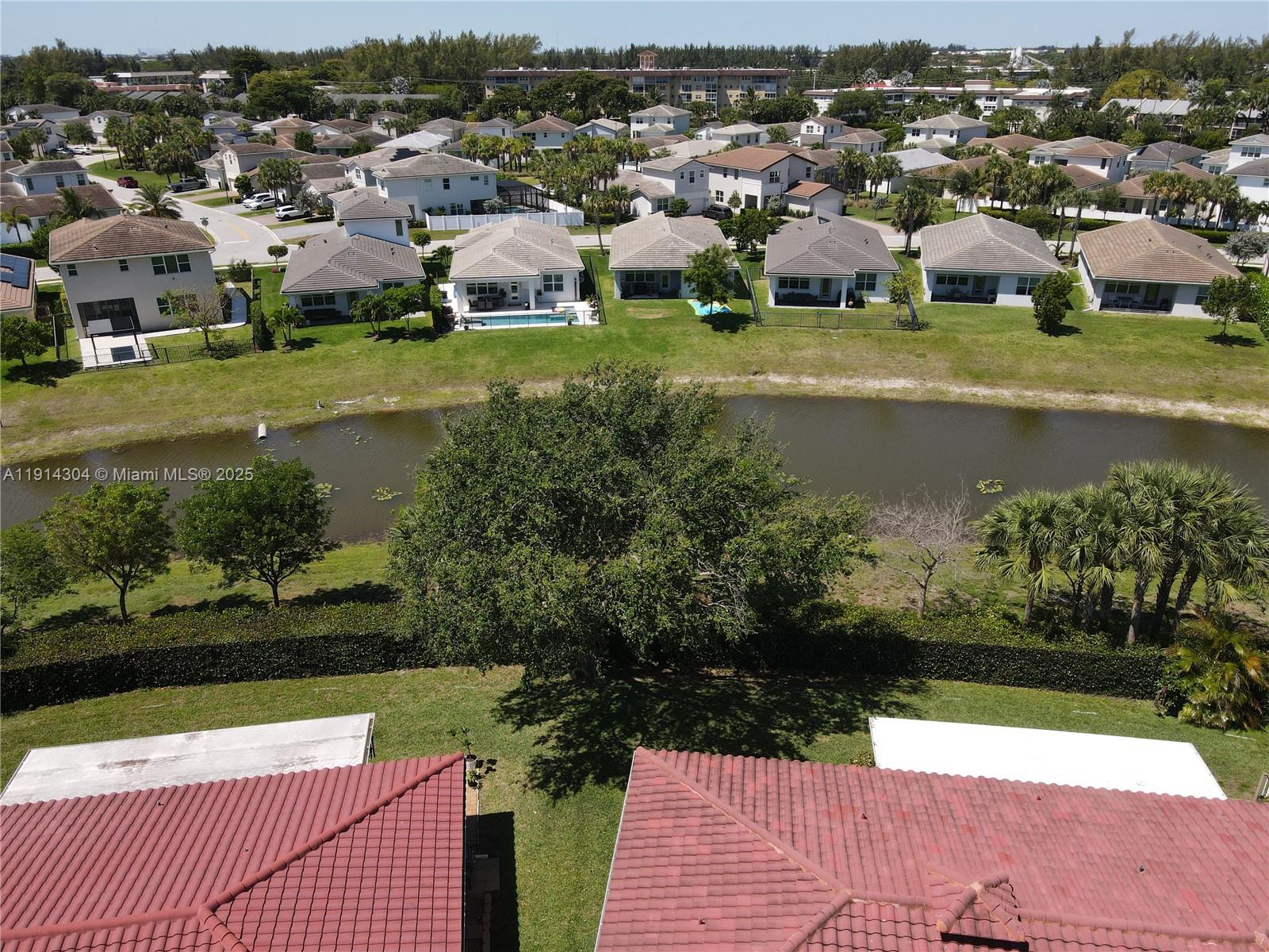 CRYSTAL LAKE 1ST SEC - Residential