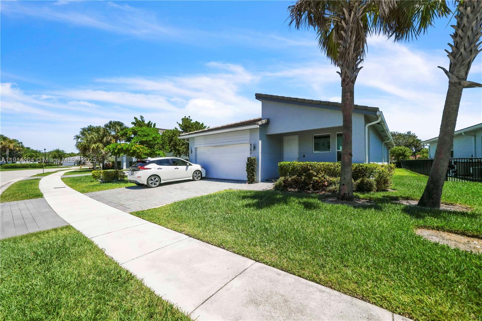 CRYSTAL LAKE 1ST SEC - Residential