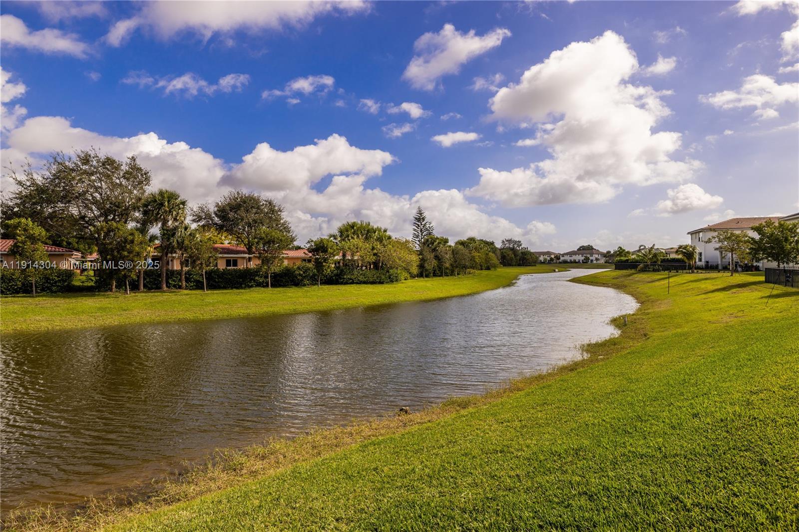 CRYSTAL LAKE 1ST SEC - Residential