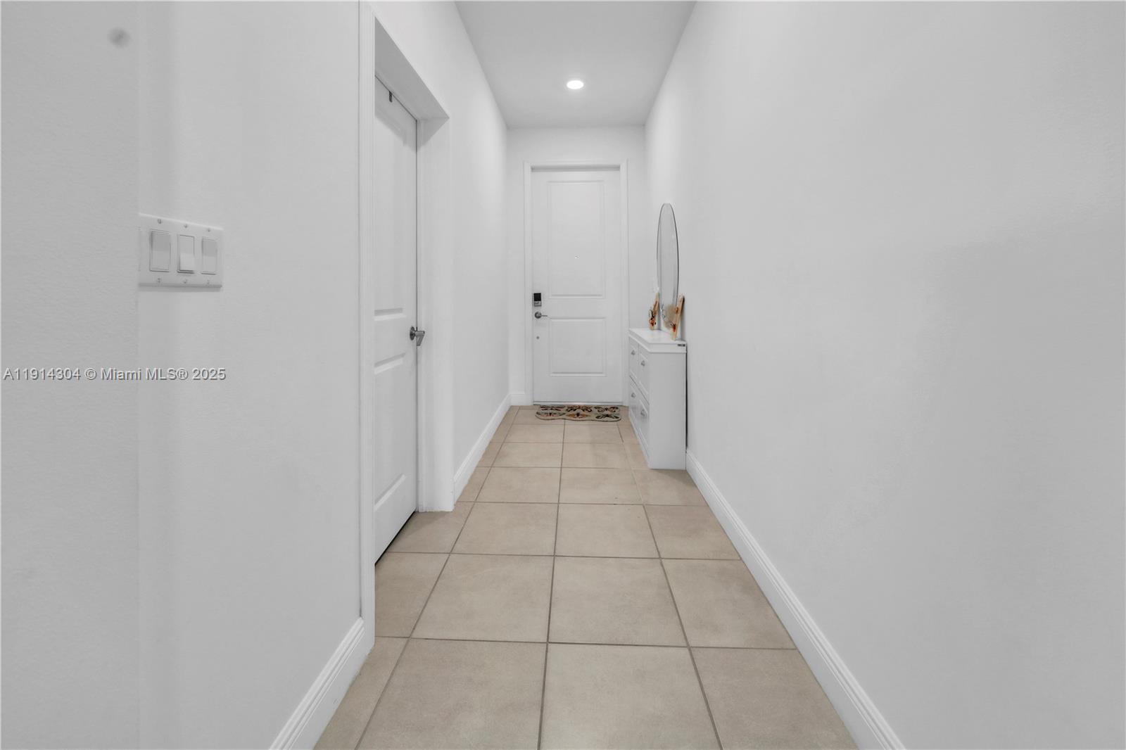 CRYSTAL LAKE 1ST SEC - Residential