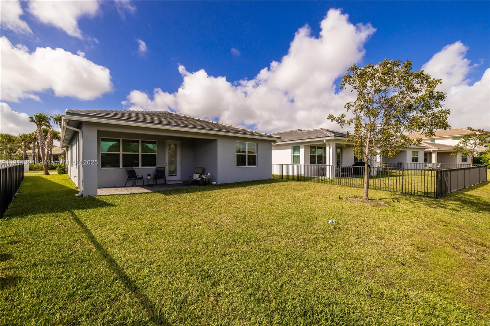 CRYSTAL LAKE 1ST SEC - Residential