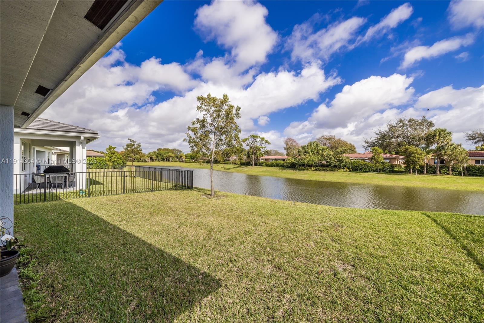 CRYSTAL LAKE 1ST SEC - Residential