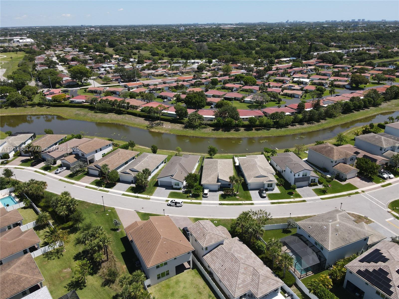 CRYSTAL LAKE 1ST SEC - Residential