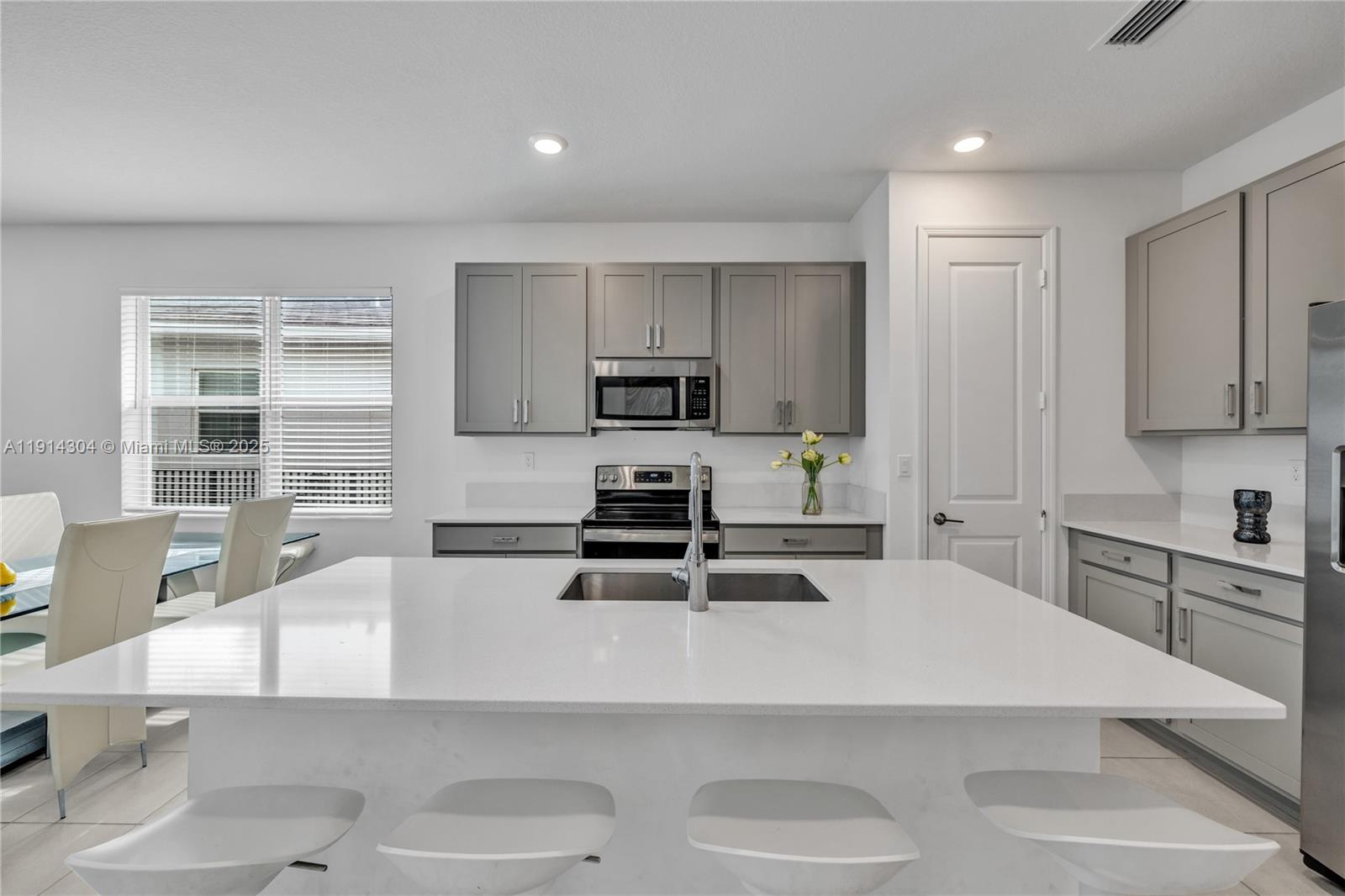 CRYSTAL LAKE 1ST SEC - Residential