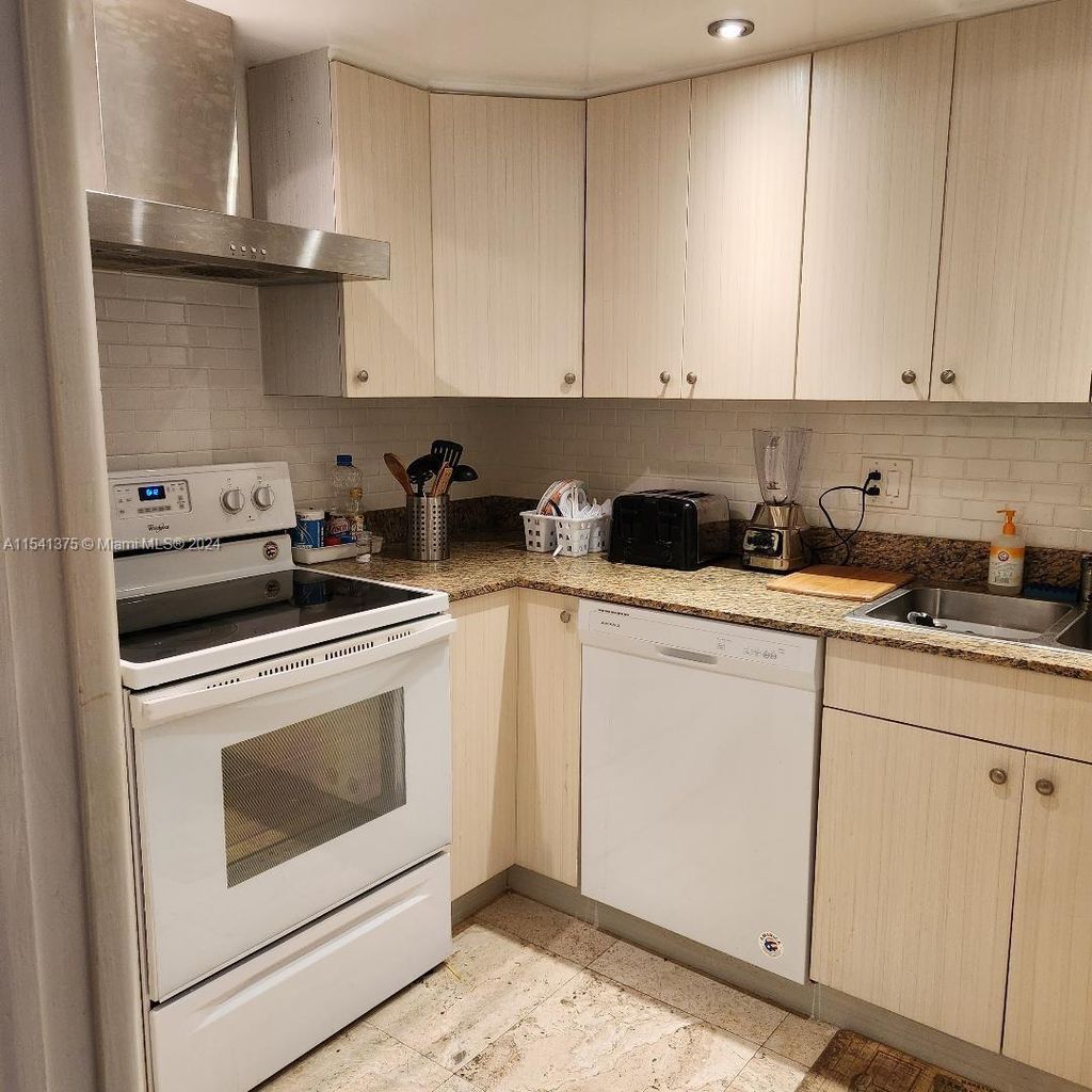 Photo of 3740 Inverrary Dr #2Q, Lauderhill, FL 33319 (MLS # A11541375)