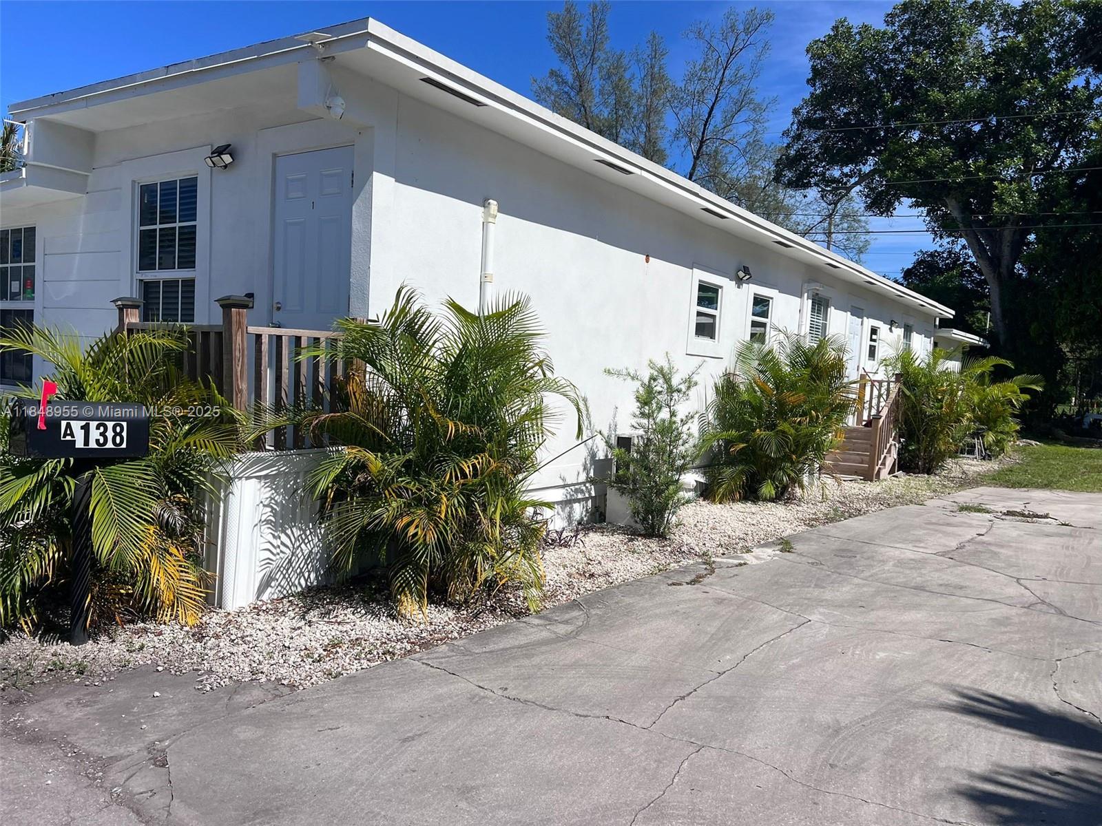 Investment Opportunity , This mobile home was completely remodeled 2 years ago, exterior walls reinforced with brand new stucco , Home divided in 6 Studios Units + 6 Full Bathrooms, each unit you can rent it in 1500$ with a return of investment in 3 years , street parking for 6 cars , outside Laundry Room and outside shed.
Currently there's 2 tenants in the house , so already you're earning since the time you buy .
Paperwork super easy, basically is a Tittle that when you sell you sign it and transferred to the new owner, same like a car .