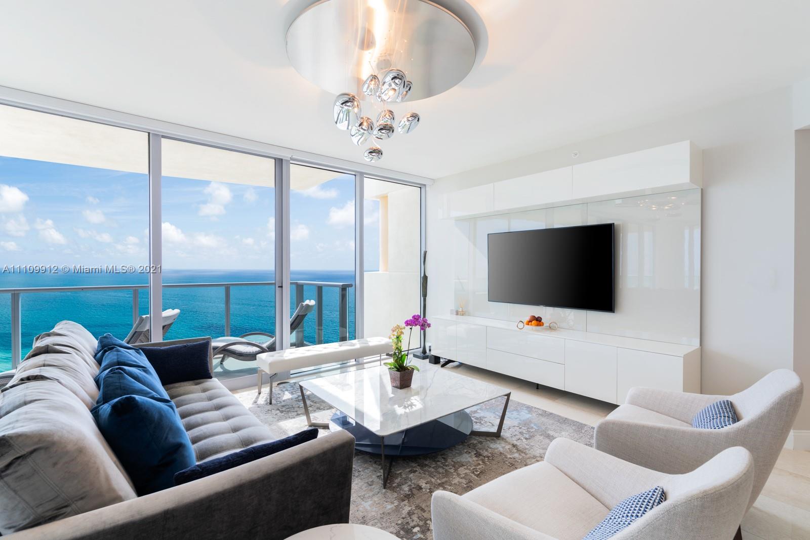 IL VILLAGGIO ON SOUTH BEA - Residential
