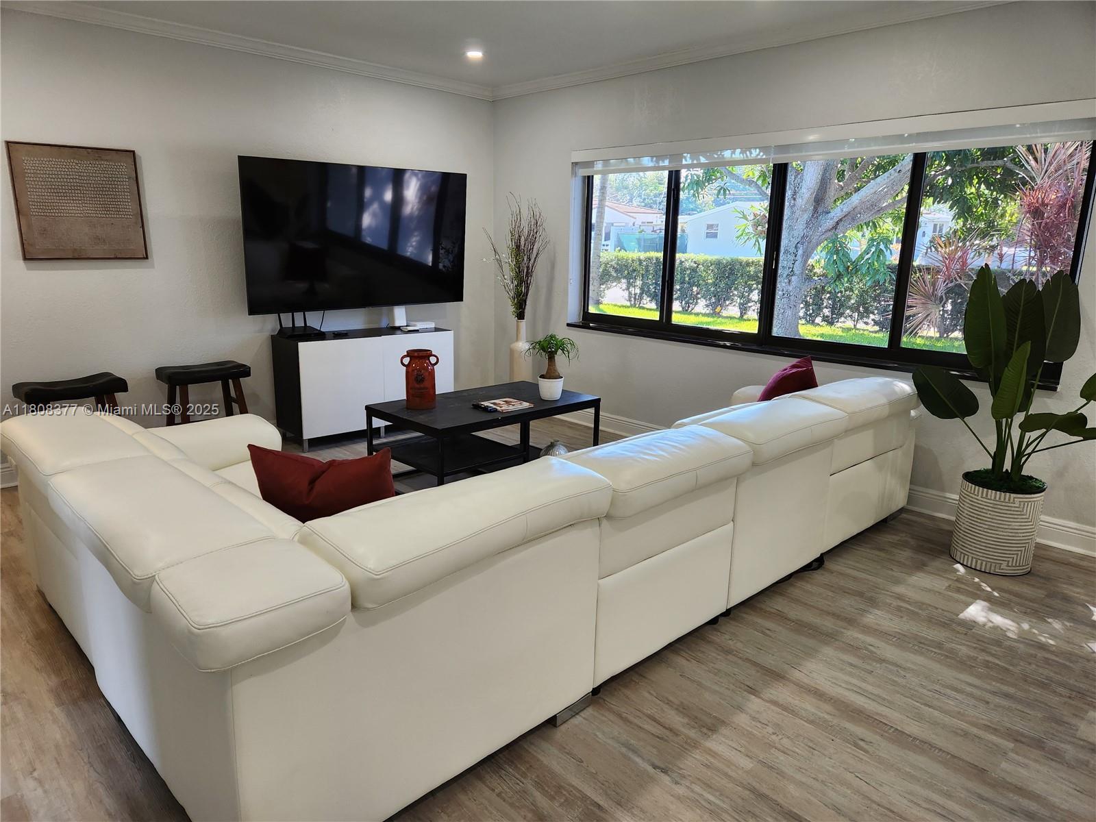 SUN RAY HOMES GREYNOLDS P - Residential Lease