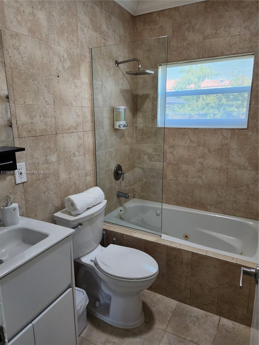 SUN RAY HOMES GREYNOLDS P - Residential Lease