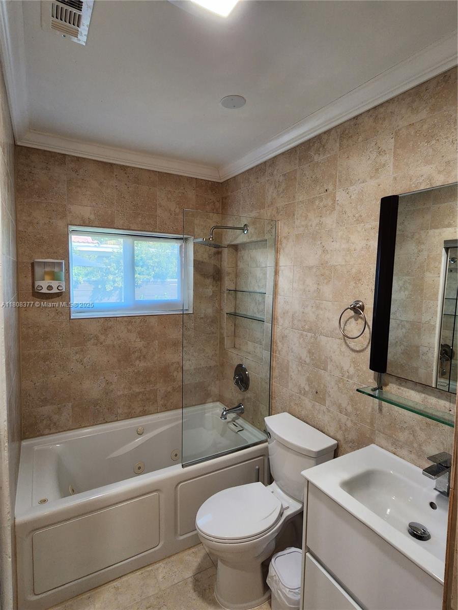 SUN RAY HOMES GREYNOLDS P - Residential Lease