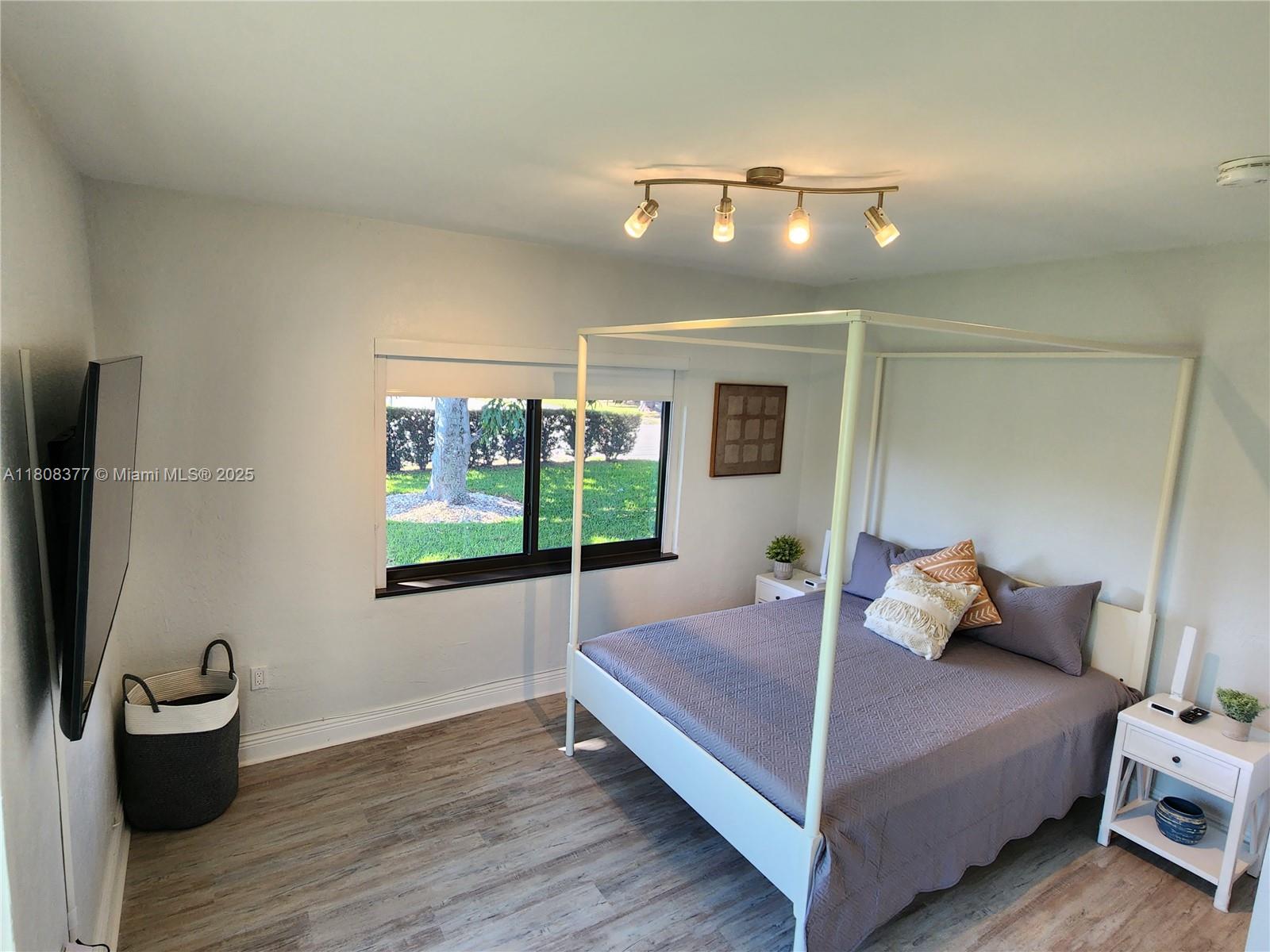 SUN RAY HOMES GREYNOLDS P - Residential Lease