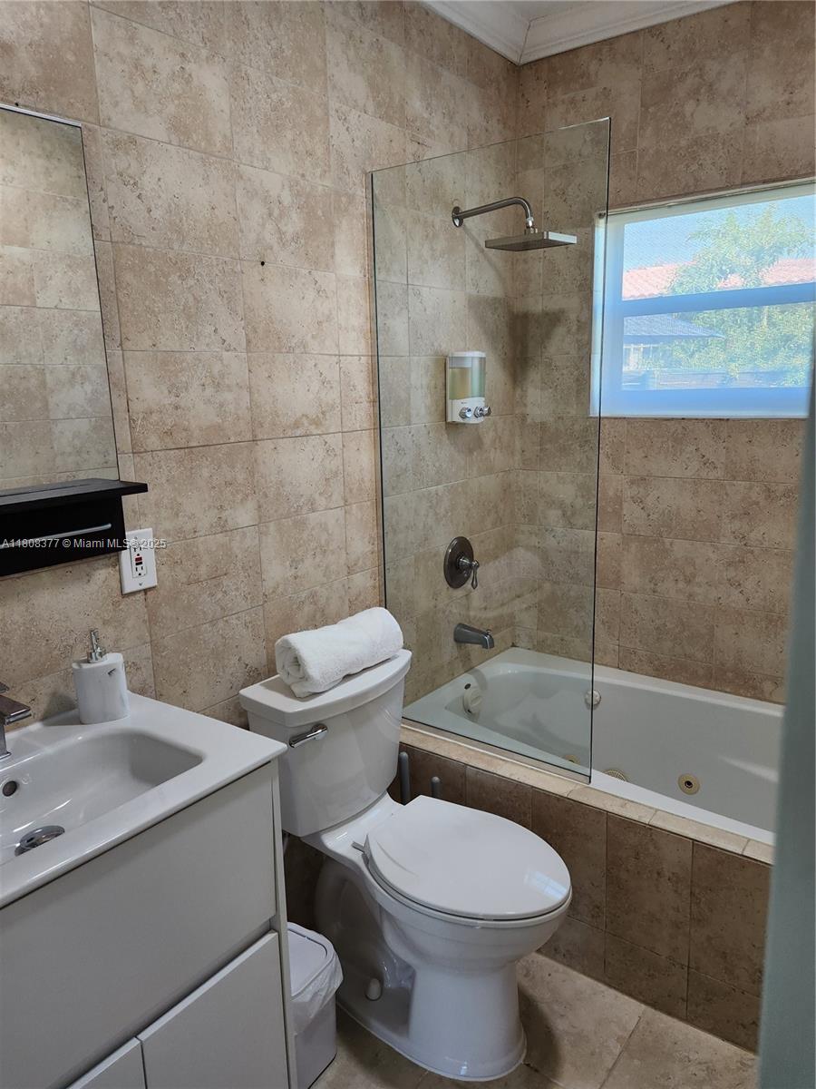 SUN RAY HOMES GREYNOLDS P - Residential Lease