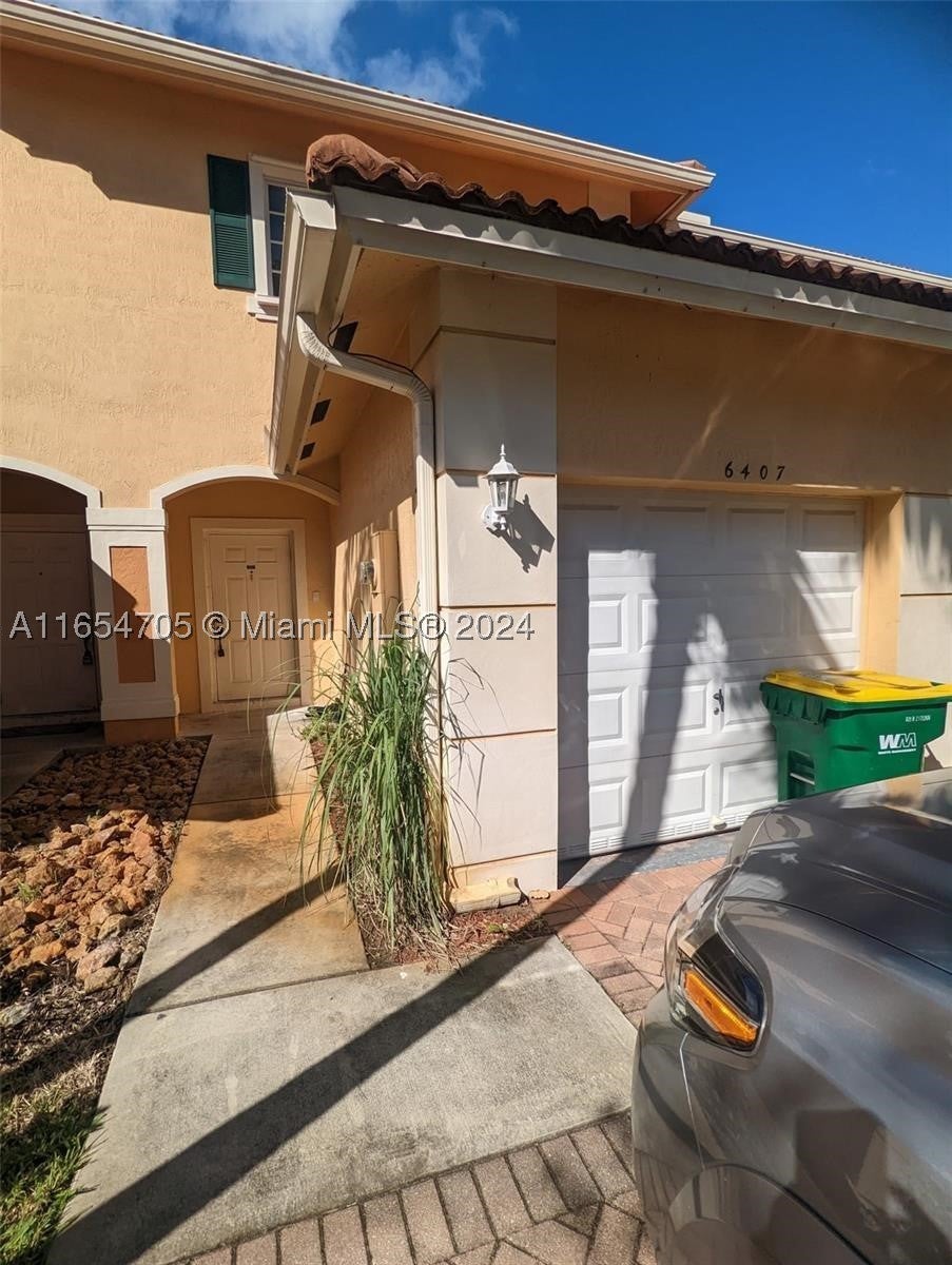 6407 Catalina Ln 6407