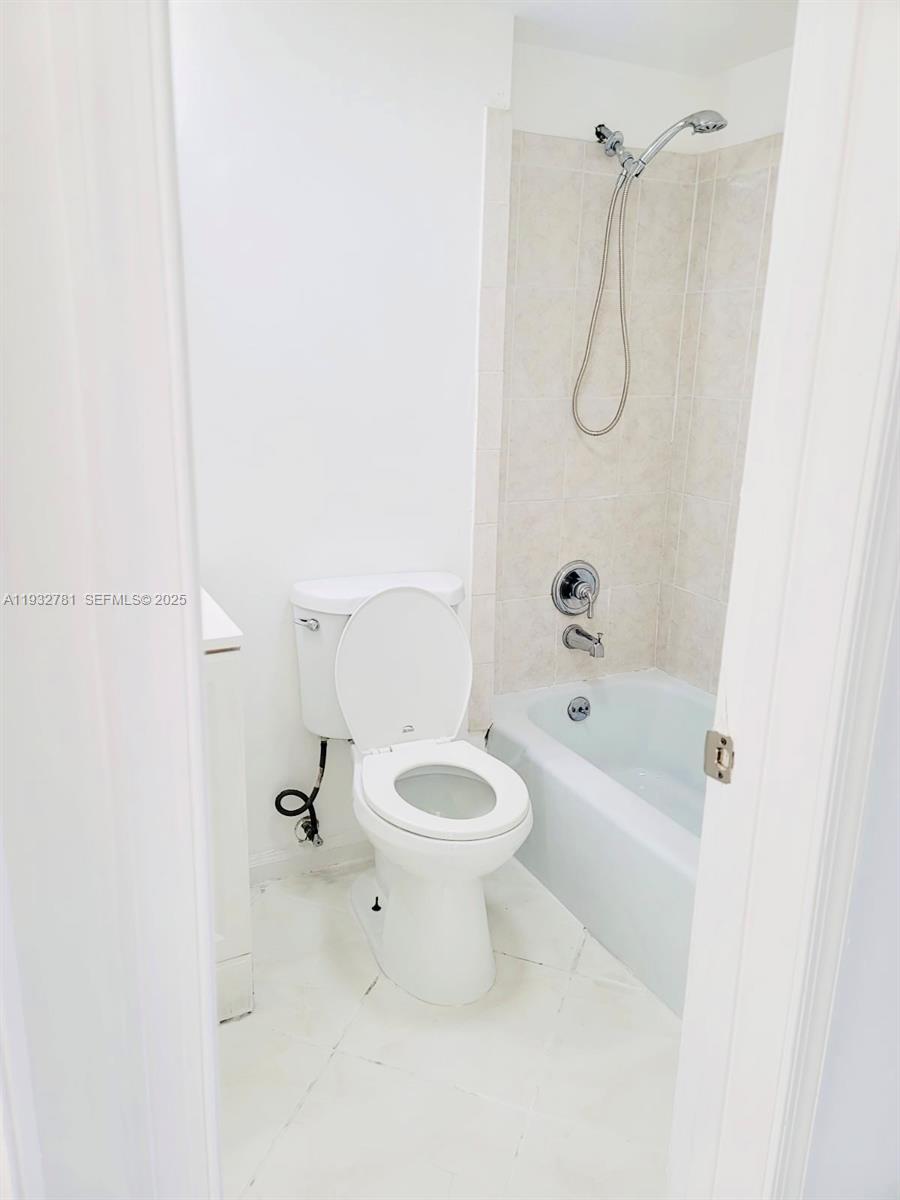 CROSS CREEK COND DEC - Residential Lease