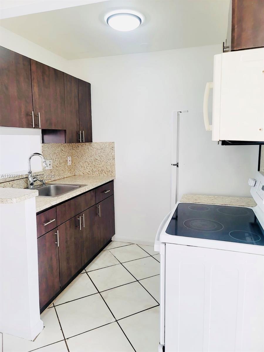 CROSS CREEK COND DEC - Residential Lease