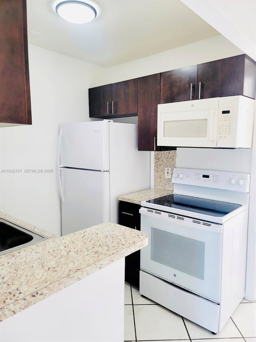 CROSS CREEK COND DEC - Residential Lease