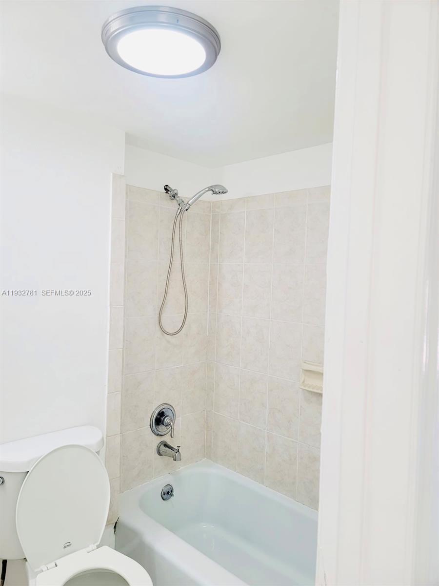 CROSS CREEK COND DEC - Residential Lease