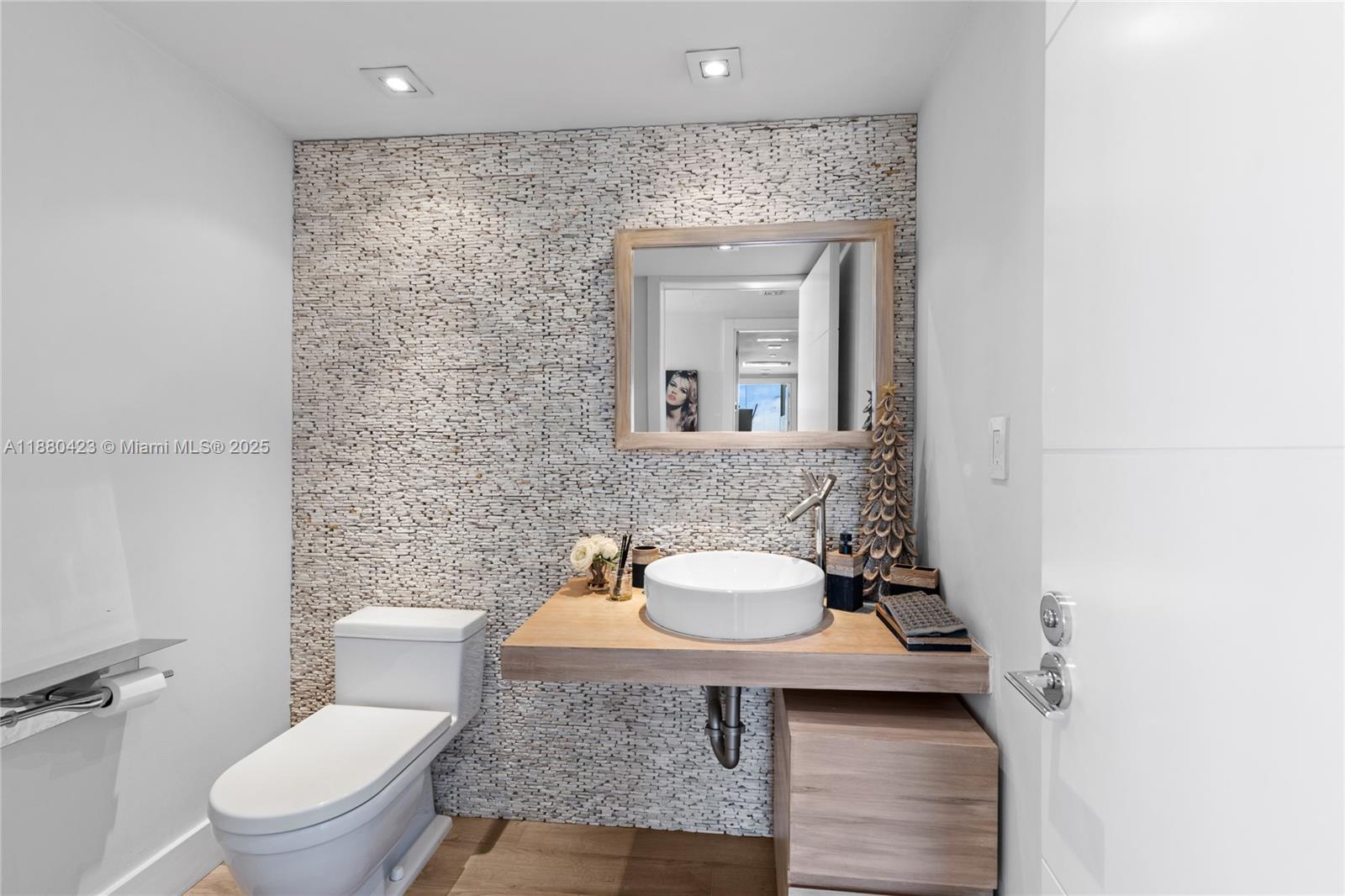 ICONBRICKELL CONDO NO 1 - Residential