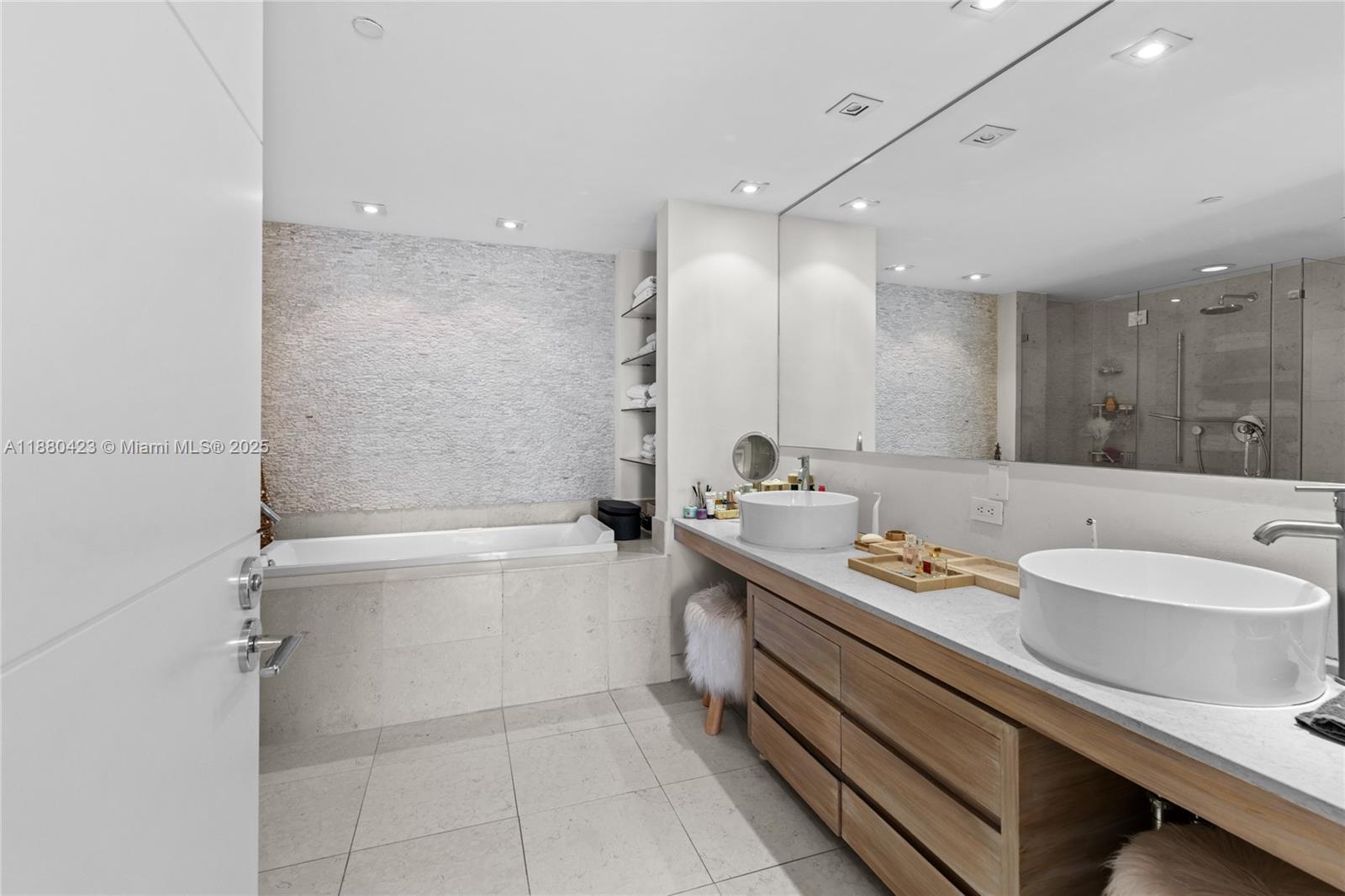 ICONBRICKELL CONDO NO 1 - Residential