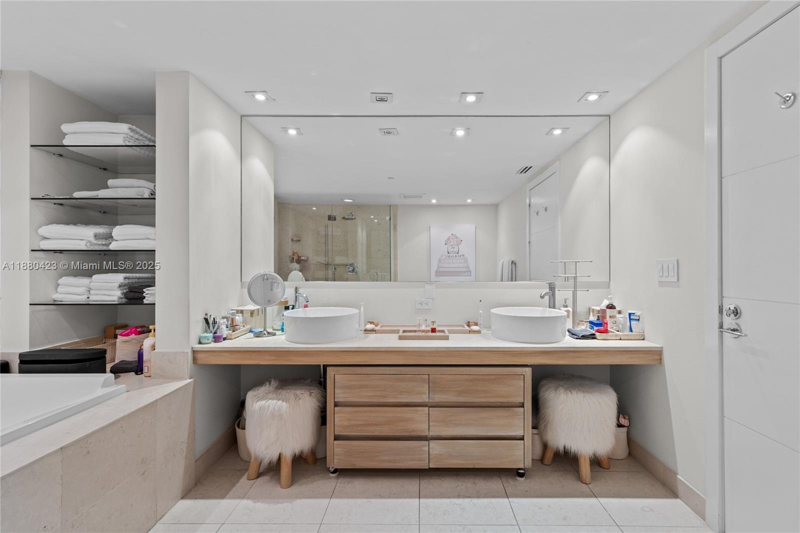 ICONBRICKELL CONDO NO 1 - Residential