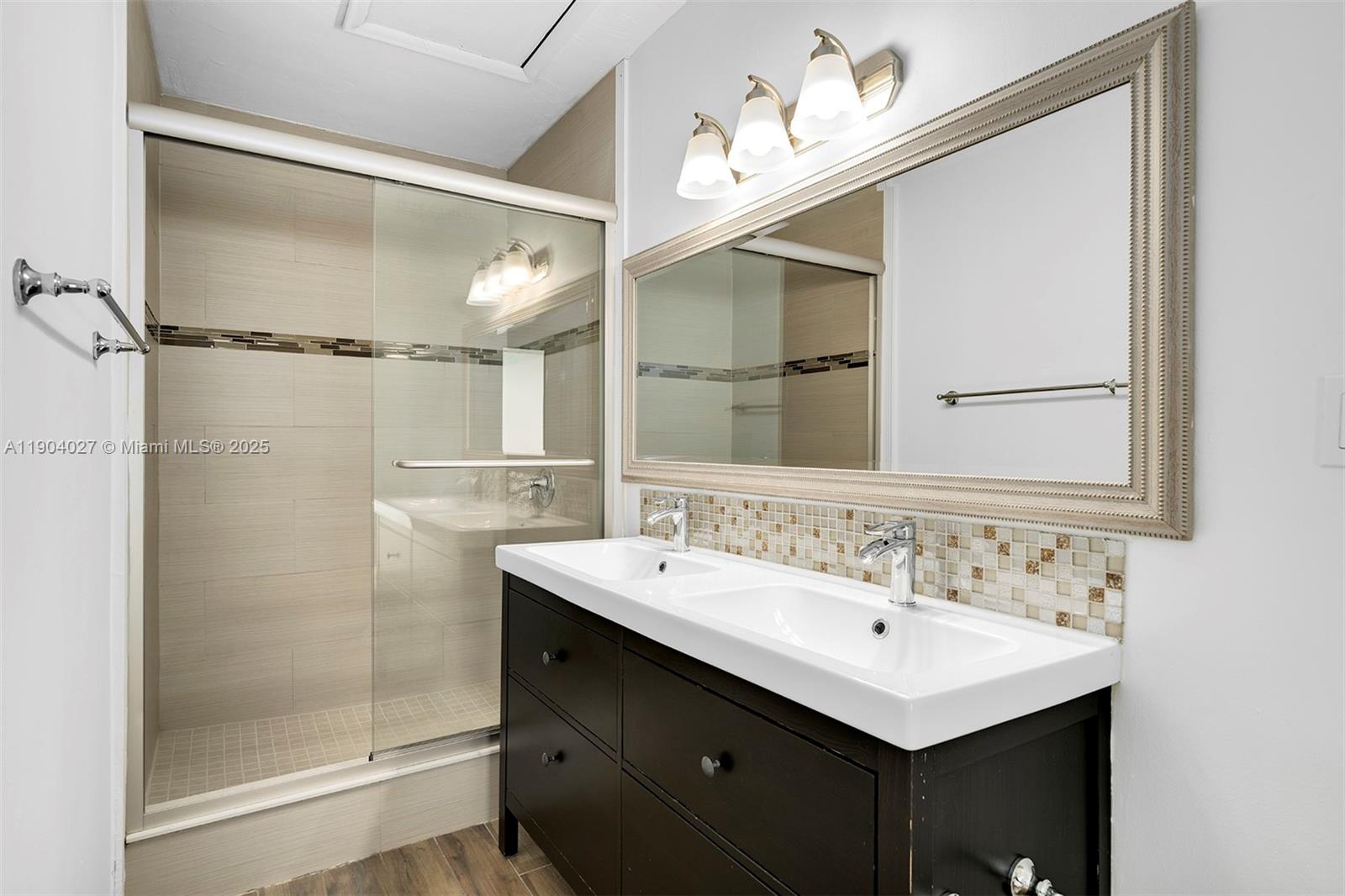 GARDEN ESTATES - Residential Lease