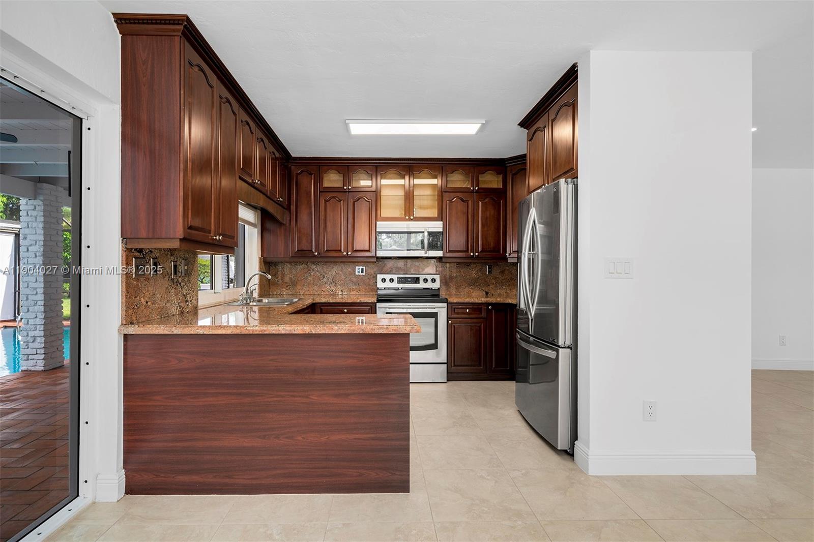 GARDEN ESTATES - Residential Lease