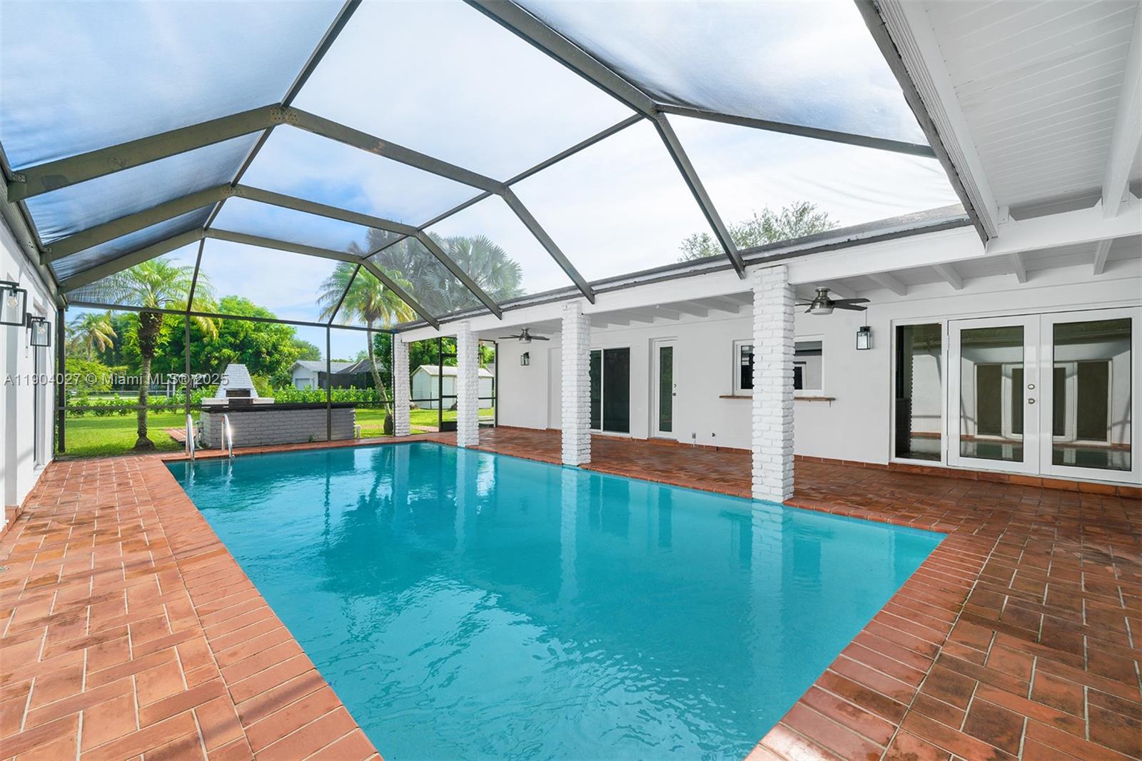 GARDEN ESTATES - Residential Lease