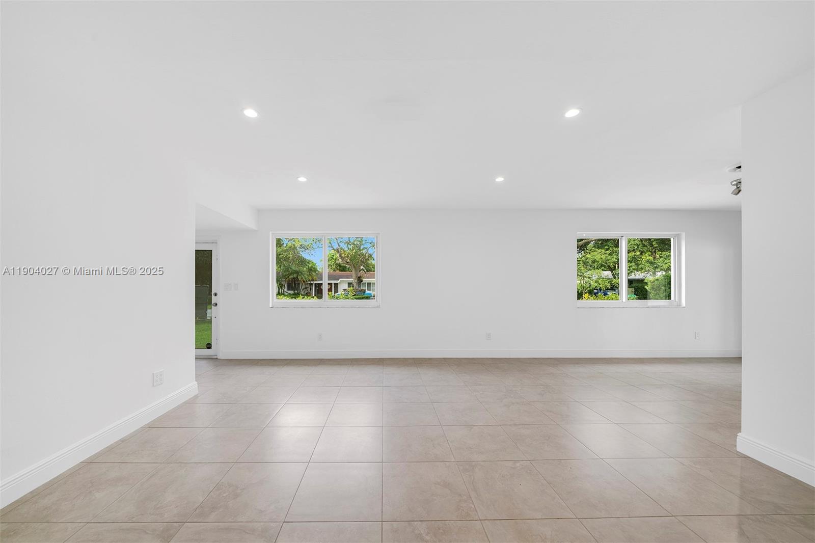 GARDEN ESTATES - Residential Lease