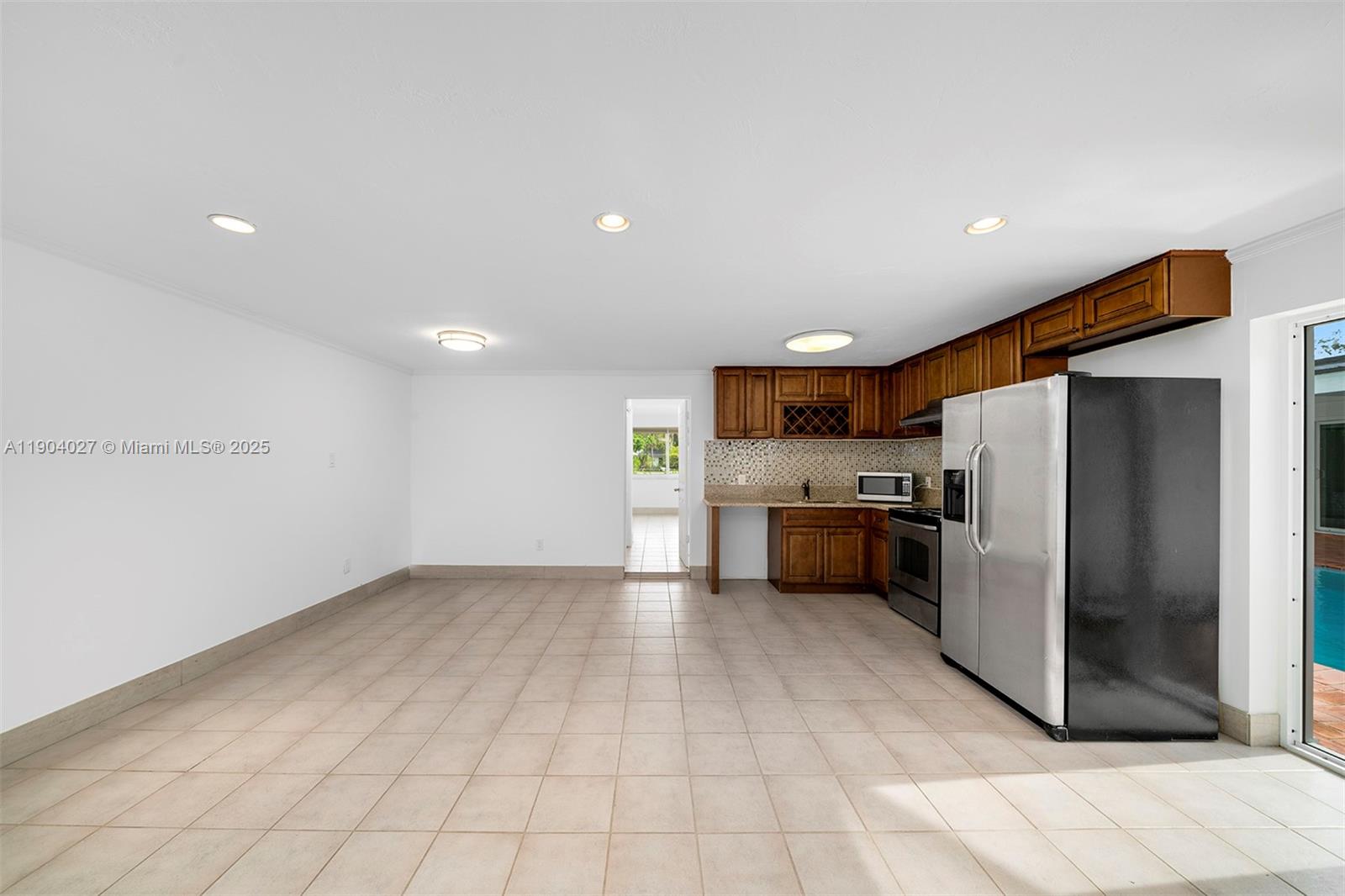 GARDEN ESTATES - Residential Lease