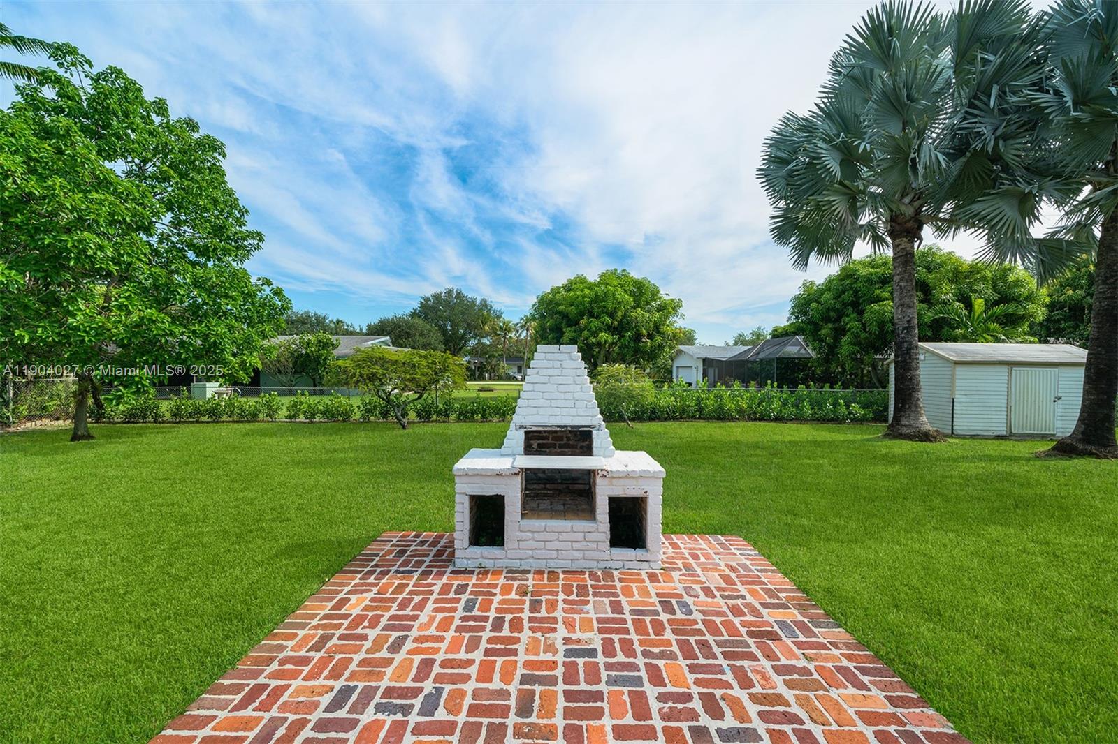 GARDEN ESTATES - Residential Lease