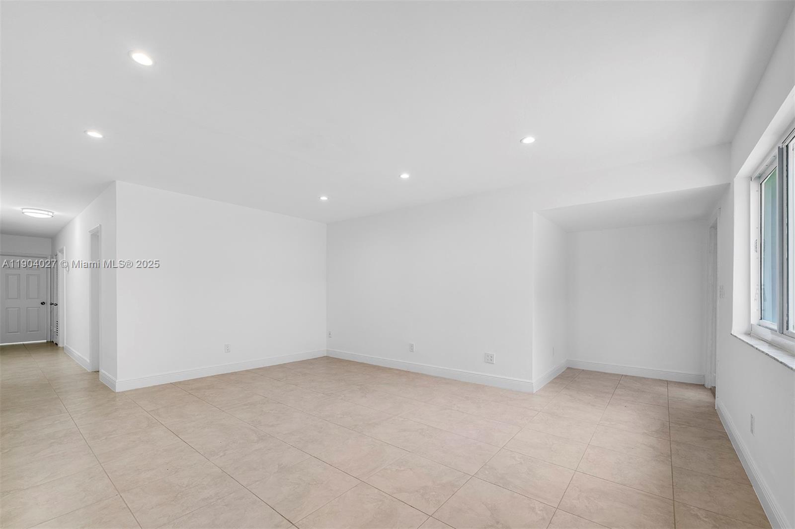 GARDEN ESTATES - Residential Lease