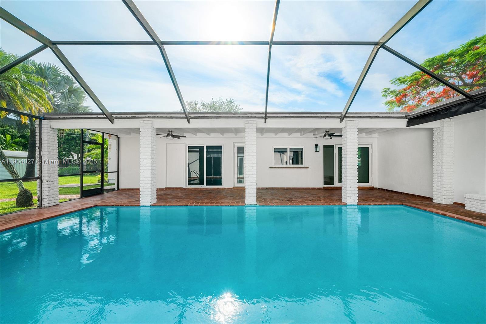 GARDEN ESTATES - Residential Lease